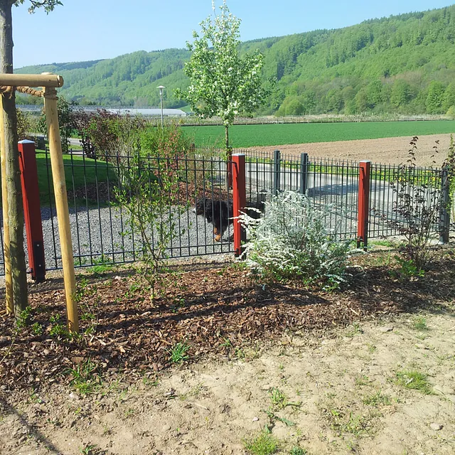 Ziergitter Rundstäbe anthrazit Holzpfosten 