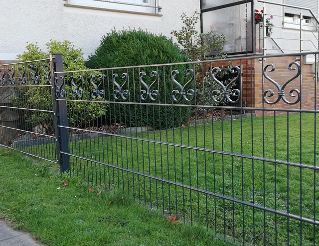 Schmuckzaun Herz Schnörkel anthrazit