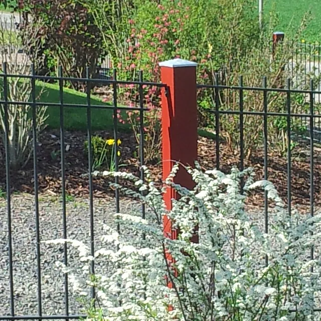 Ziergitter Rundstäbe anthrazit Holzpfosten 
