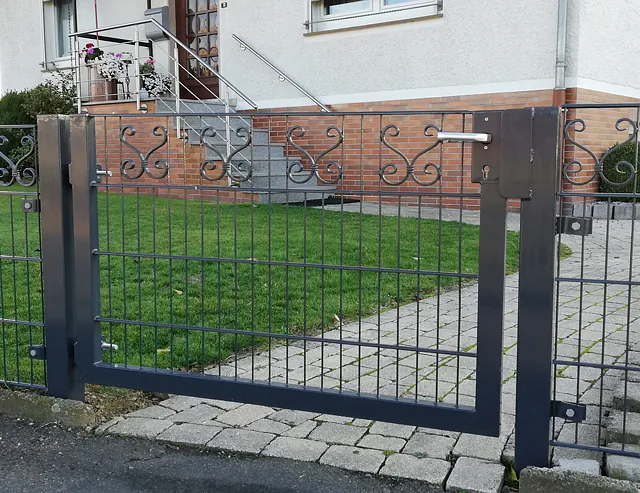 Schmuckzaun Herz Schnörkel anthrazit