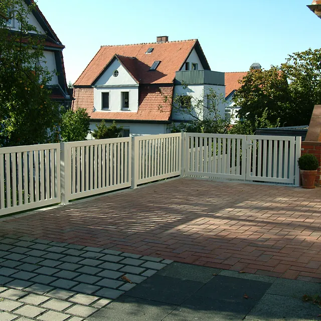 Ziergitter weiß senkrecht