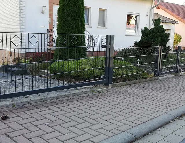 Schmuckzaun Kreis Karo anthrazit