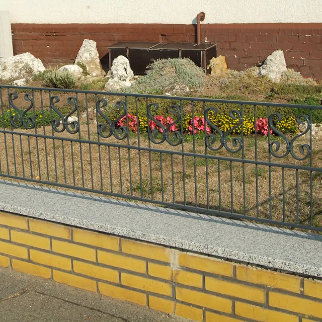 Schmuckzaun Herz Schnörkel anthrazit